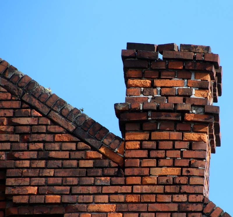 Signs Your Uxbridge Home Needs a Chimney Inspection Damaged chimney on an Uxbridge home showing cracks and missing mortar